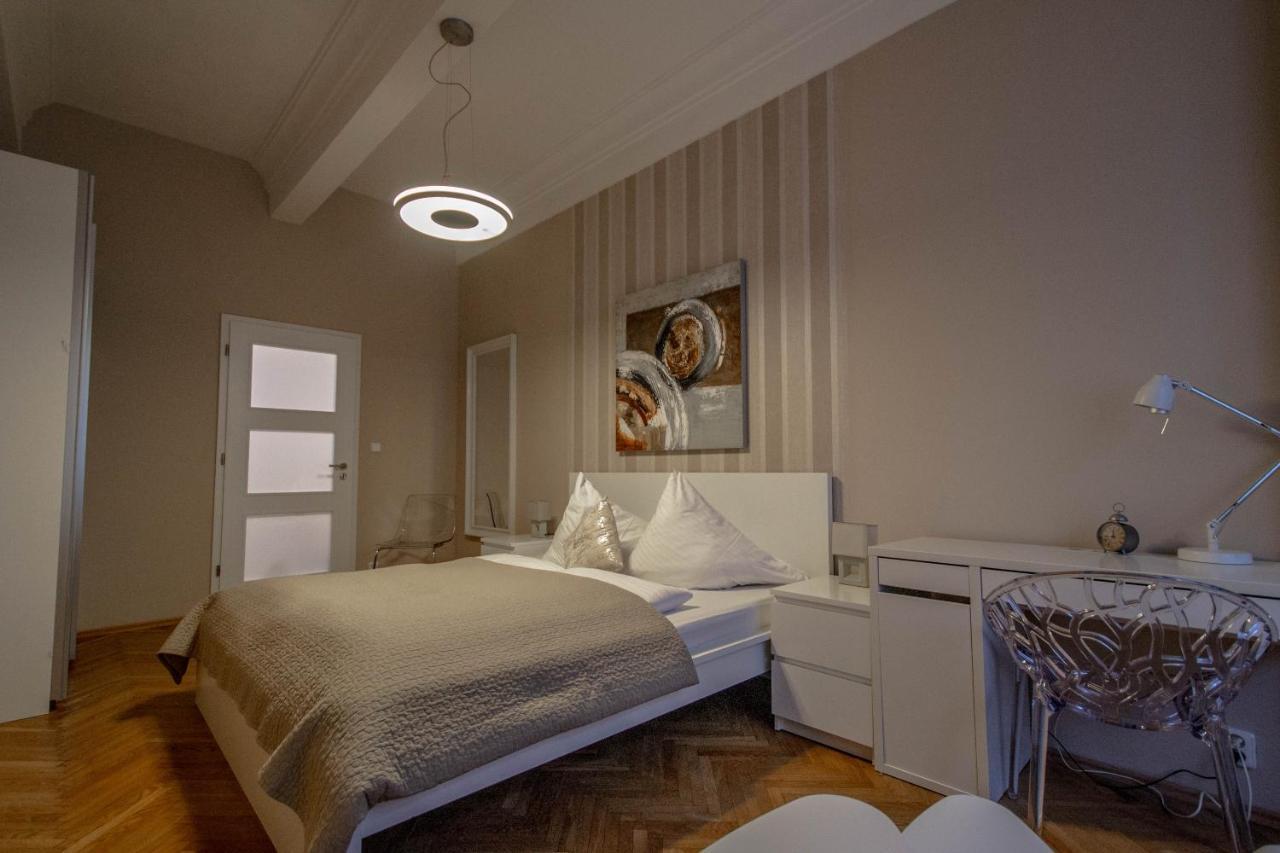 Design Apartment By Ruterra Praag Buitenkant foto